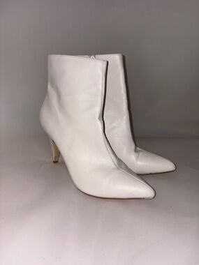 Carlos by Carlos Santana White Pointed-Toe Ankle Booties Size 10